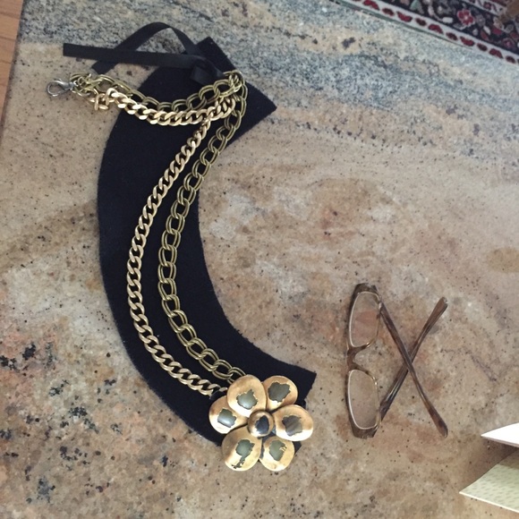 VTG- 1 of a kind  black felt & gold chain necklace - Picture 5 of 5